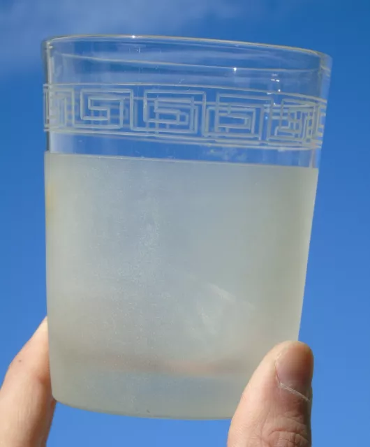 Baccarat - Verre à whisky en cristal gravé et dégagé à l'acide. XIXe s