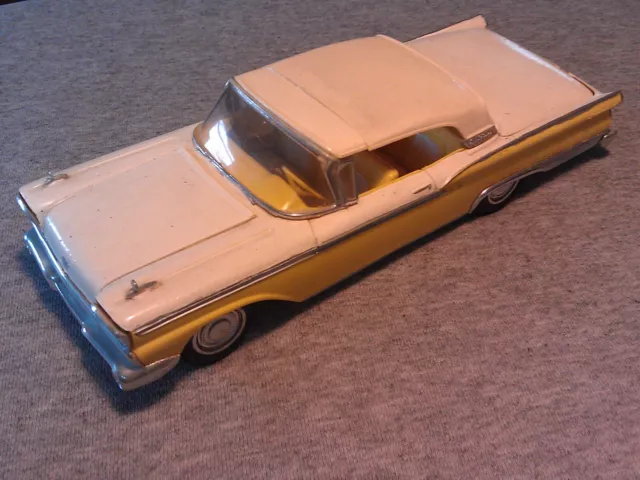 1/25 Scalr Built Revell 1959 Fairlane Parts Junkyard.