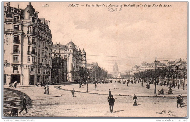 75007 PARIS - Perspective de l'av de breteuil depuis la rue de sevres
