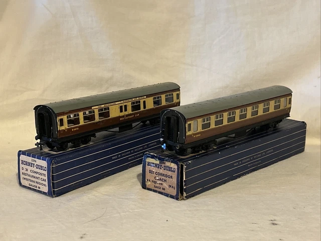 2 x Hornby Dublo BR Chocolate/Cream Coaches - Restaurant car W9572 + W15862  