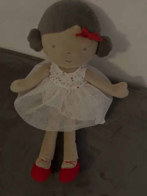 Doudou poupée fille métis robe blanche étoiles OBAIBI OKAIDI  30 cm COMME NEUVE