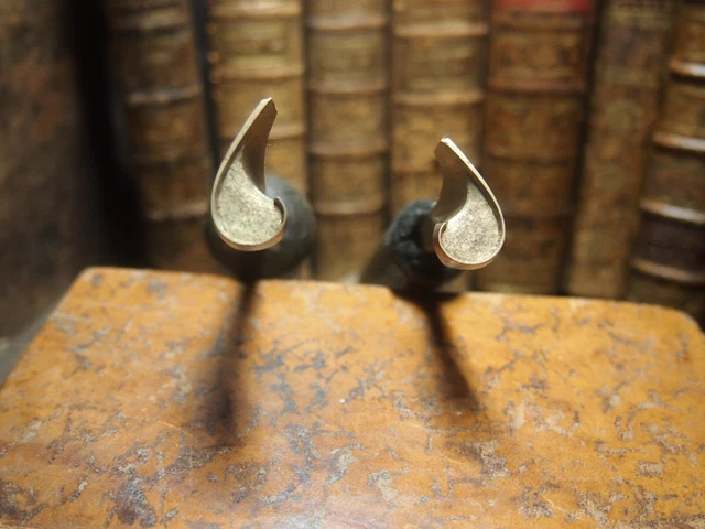 FERS À DORER .belle paire de fleurons en bronze    ref F4 état parfait