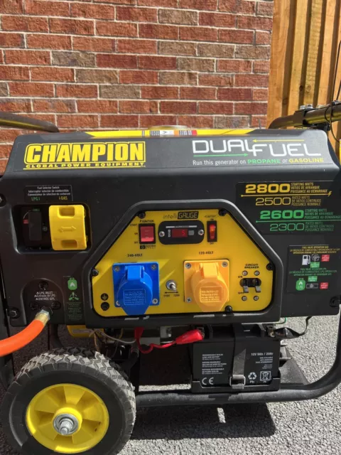 Champion 2800 Watt Petrol /  LPG Dual Fuel Portable Generator, Electric Start