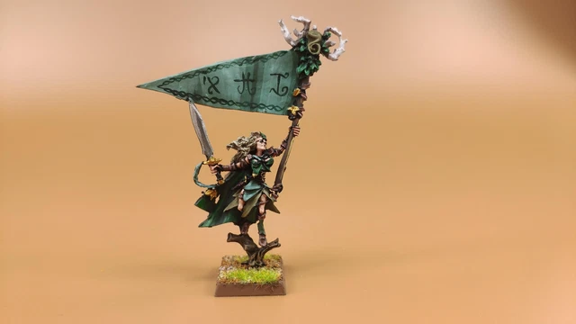 Warhammer Painted Wood Elf Standard Bearer 37