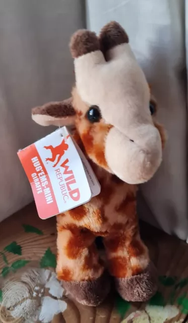 WILD REPUBLIC Giraffe HUG EMS - MINI Plush Soft Toy Animal Zoo Safari NEW + Tag