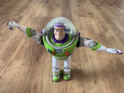 buzz lightyear bonnie on foot
