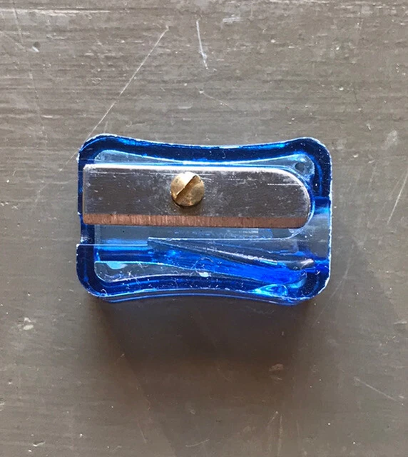 ANCIEN/VINTAGE TAILLE CRAYON Plastique France/Old French Pencil