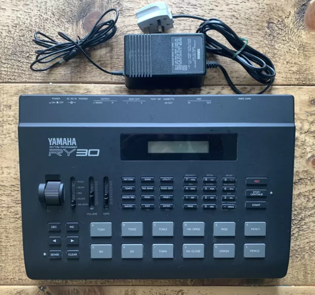 YAMAHA RY30 RHYTHM Programmer Electronic Drum Machine w AC