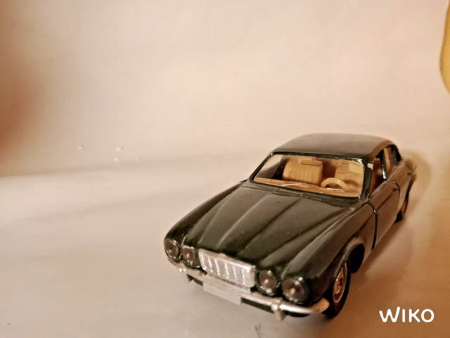 1/43   Ancien  Solido   Jaguar Xj 12 Vert Anglais  Occasion 