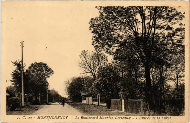 CPA MONTMORENCY - Le Boulevard Maurice-Berteaux - L'Entree de la Foret (107342)