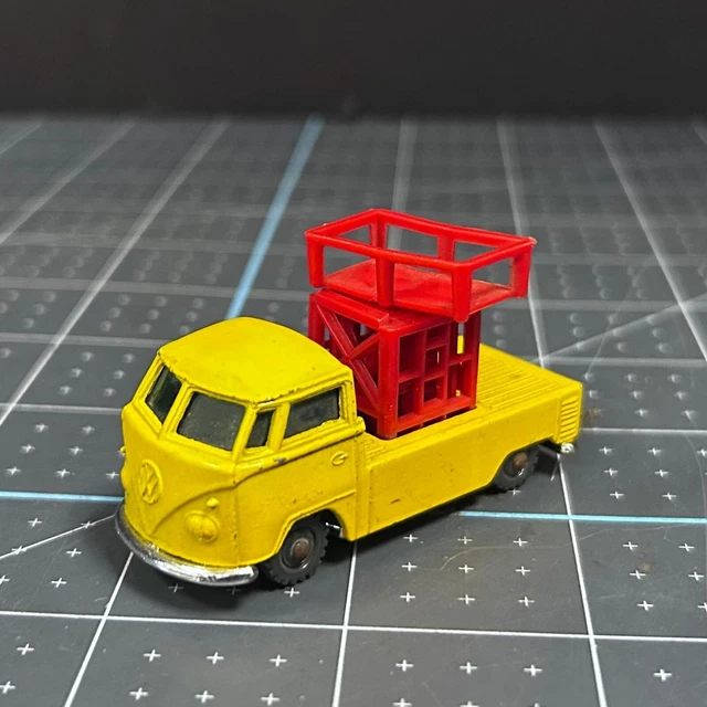 ミニカー HUSKY 1966 VOLKSWAGEN PICK UP ELEVATOR Vintage Husky No.32 VW Volkswagen Pick Up Luggage Elevator