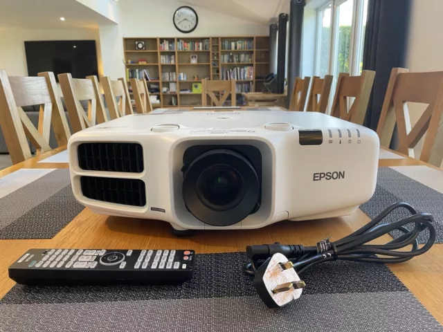 Epson EB-G6550WU Projector 5,200 Lumens 1080p HD Flickering Issue Remote HDMI