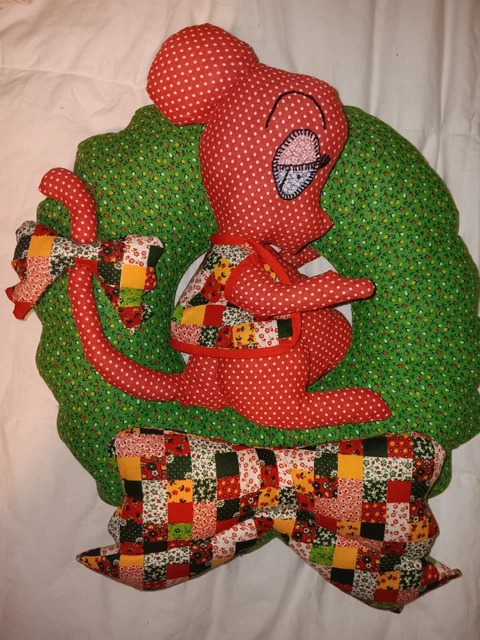 Vintage Quilted Christmas Wreath Patchwork 15” Handmade Mouse ADORABLE