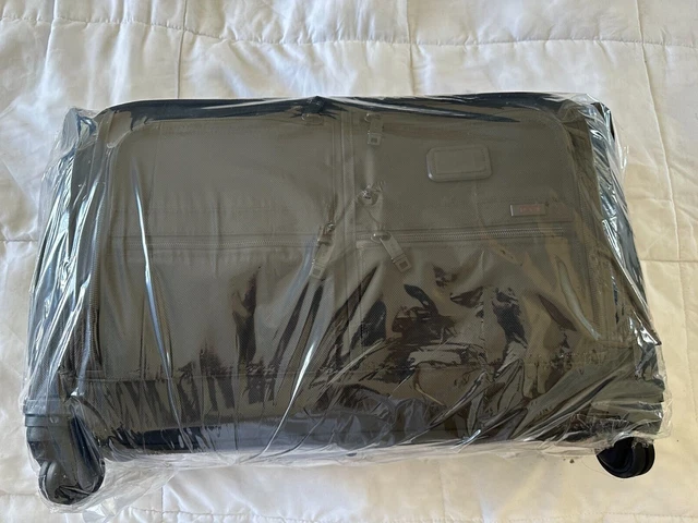 Tumi Alpha 2 Deluxe 4 Wheeled Laptop Case & Garment 4 Wheeled Carry On