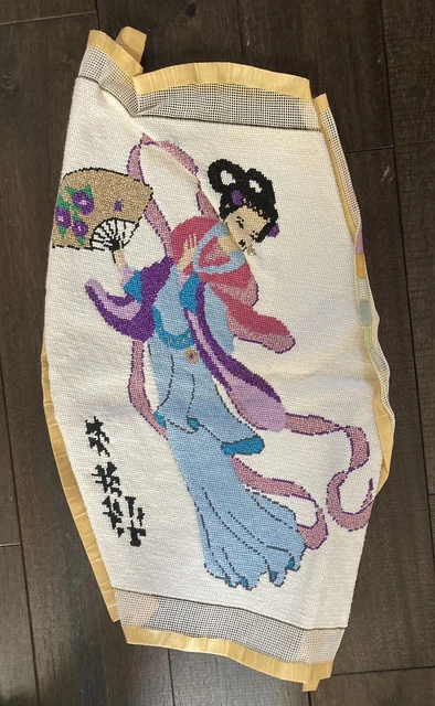Niña GEISHA Vintage con Aguja Acabada con Ventilador con Hilos Metálicos