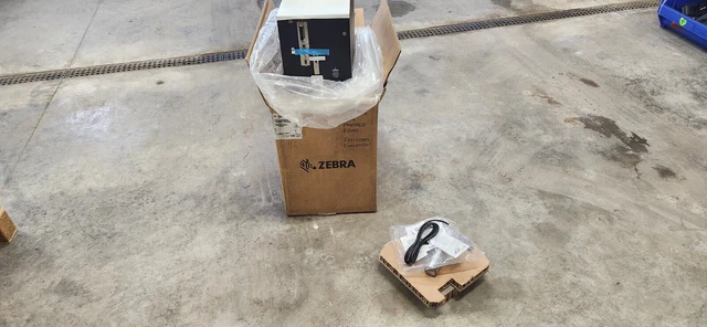 Zebra ZE50062-R010000Z ZE500-6 Right Hand Print Engine. NEW IN DISTRESSED BOX Zebra ZE50062-R010000Z ZE500-6 Right Hand Print Engine. NEW IN DISTRESSED BOX