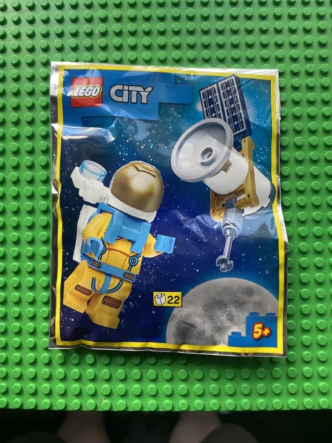 LEGO City Astronaut And Satellite Minifigure Polybag