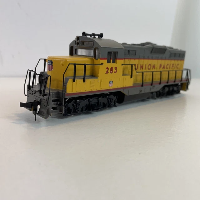 WALTHERS HO SCALE DC Diesel Union Pacific 283 Untested Used