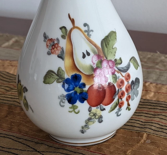 VinTagE 50s HEREND HANDPAINTED FRUITS FLOWERS BUD VASE HUNGARIAN PORCELAIN CHINA