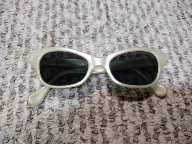 Vintage 50s 60s Willson Cat Eye Women's Sunglasses Pearl White Grunge Cobain