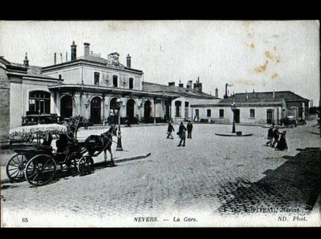 NEVERS (58) COUPLINGS at the STATION animated in 1915
