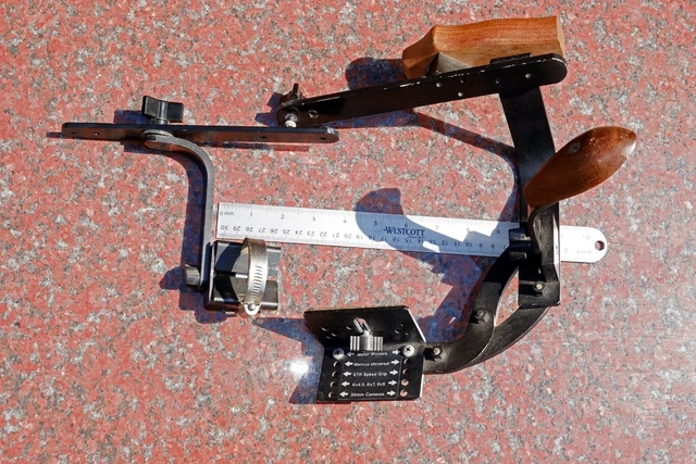 CAMERA CAGE RIG  LARGE Saunders  Strobo-frame  Flash Bracket BIG fit to ALL
