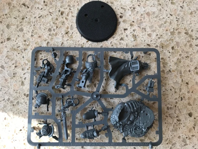 READY STOCK] Games Workshop Warhammer40k Space Marines: Captain in