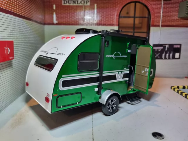 Winnebago 2017 Winnie Drop Green Caravan 1:24 Model Trailer Diecast Scale Model