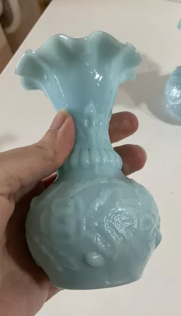 petit vase soliflore en opaline de foire bleu vintage Collection