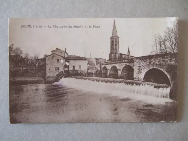 Cpa Soual (81) La Chaussee Du Moulin Et Le Pont. L'eglise.