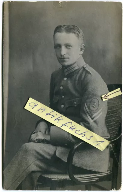 Portrait-Foto: Freikorps Soldat mit Ärmel-Abzeichen der Ari-Schule Jüterbog 1920