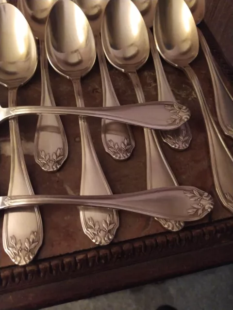 24 Piece Household Table Covered Decor Laurel Leaves Silver Metal