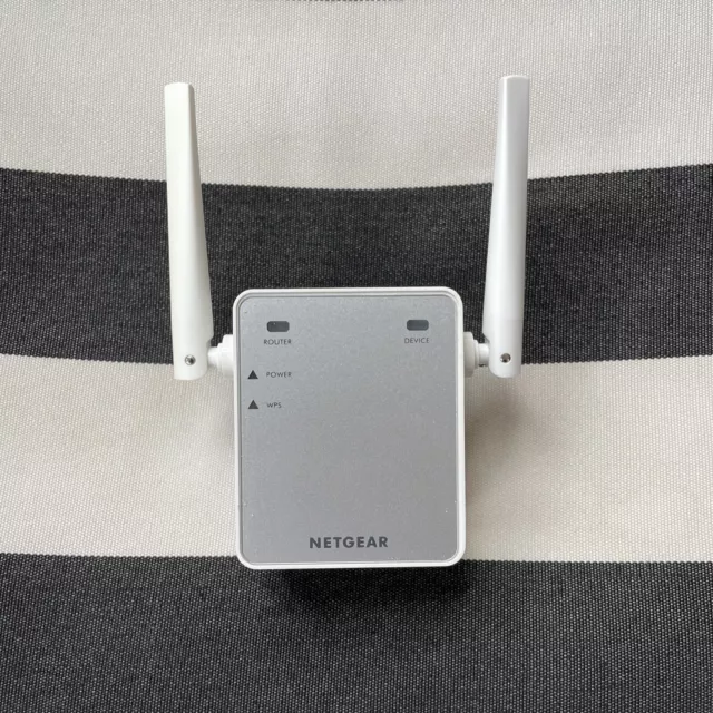 NETGEAR EX2700 300 Mbps WiFi Range Extender - EX2700-100PAS