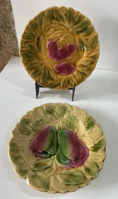 2 Assiettes à Dessert Barbotine Décor Fruits cerises Poire Sarreguemines Déco