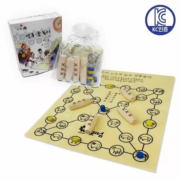 Traditional Korea Board Game Yut Nori, Yunnori, Yoot Game Set Play-Set Folk Play