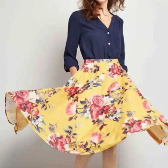 Modcloth Bright Yellow Pink floral Pockets circle skirt. SIZE XXS (B129)