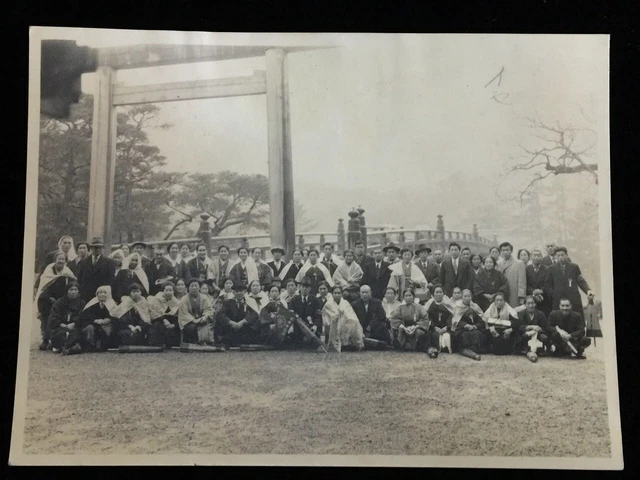 #350 Giapponese Vintage Foto 1940s / Stanghetta Ise Shrine Gruppo People Torii