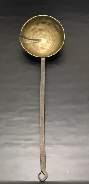 Ancienne Grande Louche Laiton Manche En Fer Décor Cuisine Objet Ancien 74 Cm