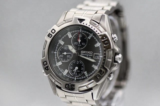 Montre Seiko Chronographe Titane - Étanche 100m - Occasion Homme - Style Sport élégant