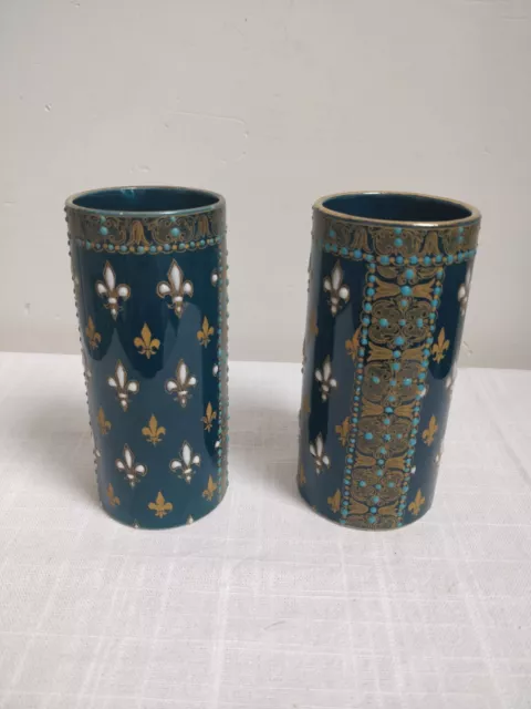 Paire de Vases Rouleau Faïence de Gien Bleu Doré Motifs Florales et Fleur de Lys