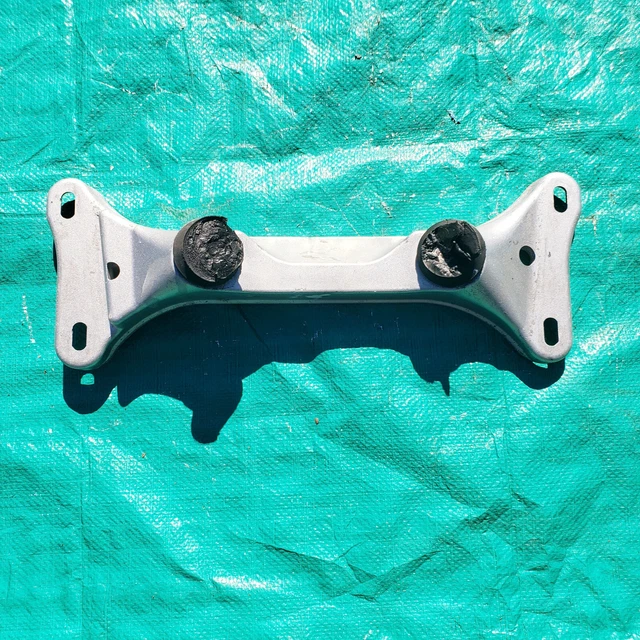 BMW E46 MT ZF 5Spd Manual Transmission Support Bracket Crossmember £65.
