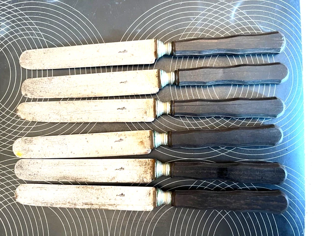 12 couteaux de table manche en ébène virole décor perlé