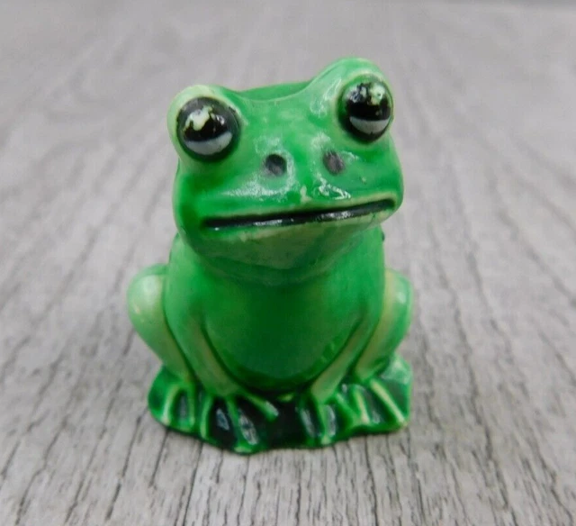 Vintage Plastic Cute Hong Kong Green Frog Figurine Posed Home Decor 1.5 Inch