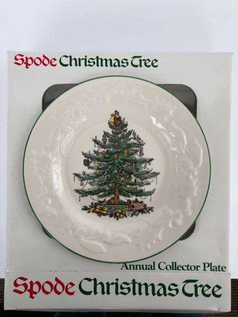 SPODE Annual Collector Plate 8" CHRISTMAS TREE ~ embossed holly rim ~ NEW in box