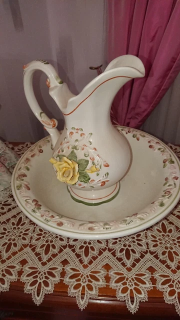 Pichet en porcelaine d'epoque , Tres bon etat general