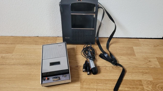 Un ancien lecteur enregistreur cassette Philips à restaurer