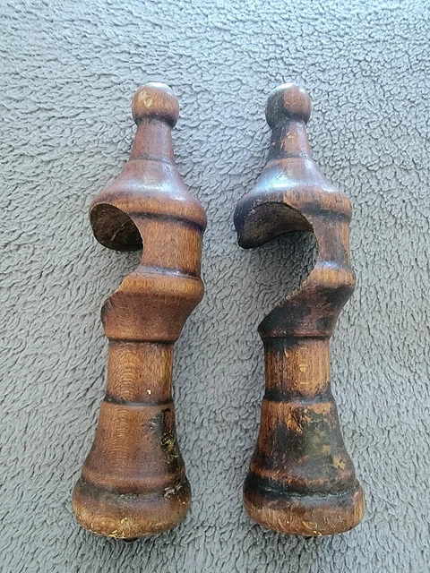 Antique Pair of  1860s Farmhouse Reclaimed Wood Turned Curtain Rod Holders 3