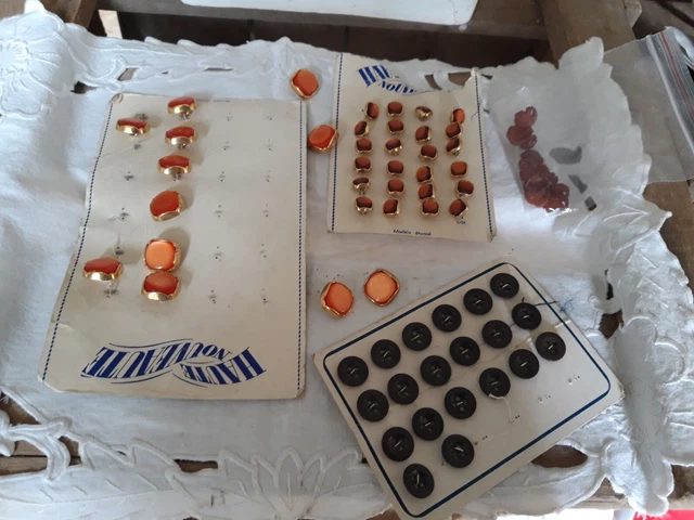 Lot De Boutons Anciens En Métal Doré Avec Perle - Mercerie Vintage - Occasion