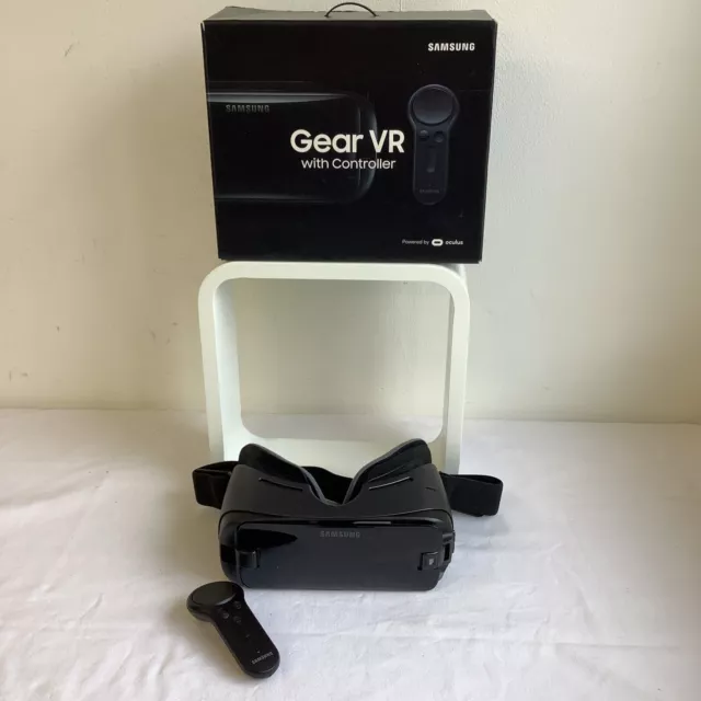 SAMSUNG Gear VR Oculus Headset With Controller