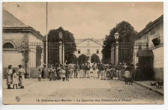 CHALONS SUR MARNE - Marne - CPA 51 - Militaires - Caserne des Chasseurs à Cheval